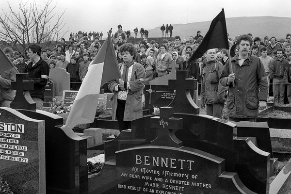 IRA funeral, Milltown Cemetery, The Troubles, Belfast, Northern Ireland, 1988
